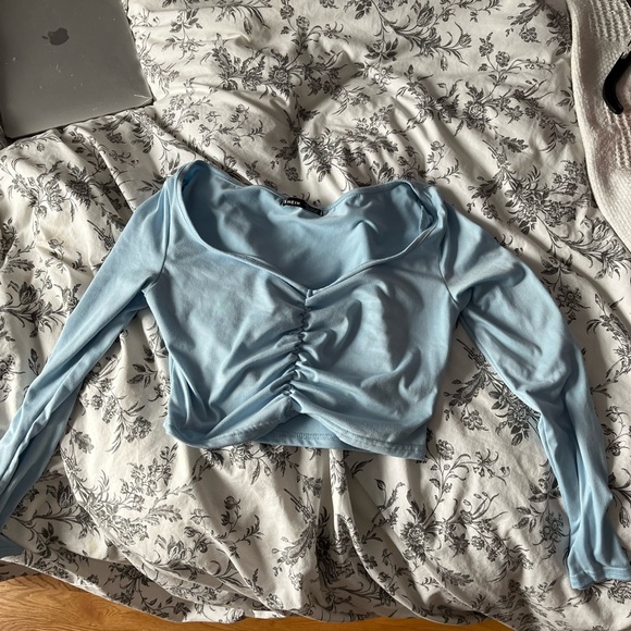 NWOT blue ruched long sleeve - Picture 2 of 3